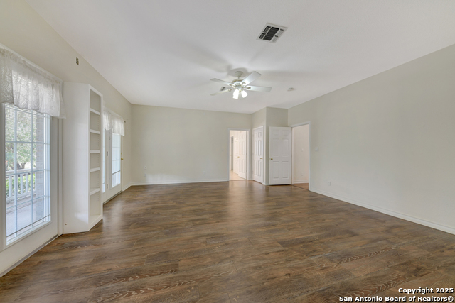 Listing photo id 12 for 639 Bluff Ridge Ct