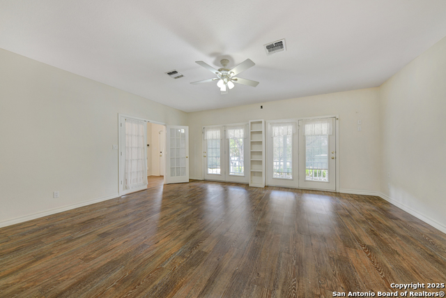 Listing photo id 13 for 639 Bluff Ridge Ct