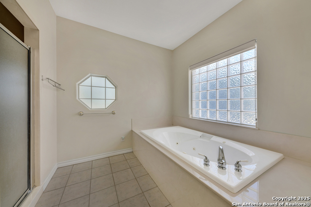 Listing photo id 15 for 639 Bluff Ridge Ct