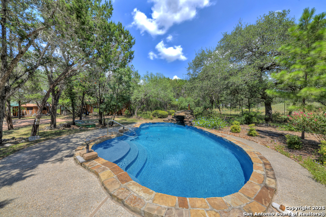 Listing photo id 0 for 639 Bluff Ridge Ct