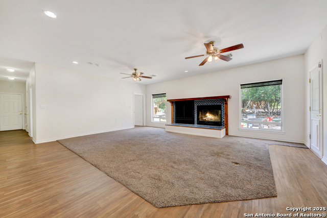 Listing photo id 3 for 639 Bluff Ridge Ct