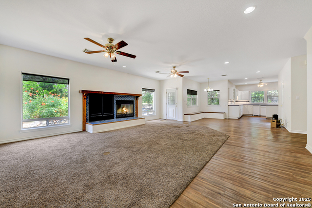Listing photo id 4 for 639 Bluff Ridge Ct