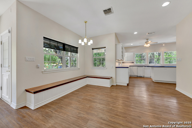 Listing photo id 5 for 639 Bluff Ridge Ct