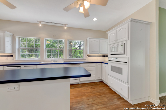 Listing photo id 7 for 639 Bluff Ridge Ct