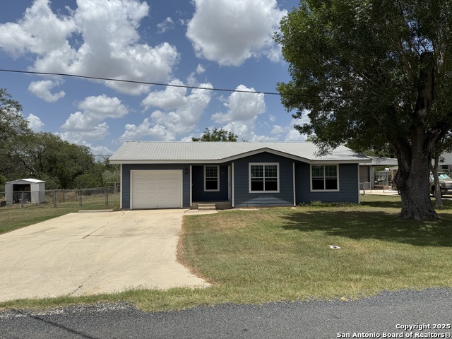 Details for 107 Sylvester, Poth, TX 78147