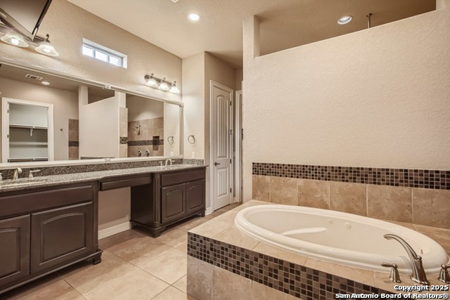 Image 14 of 26 For 18527 Canoe Brook