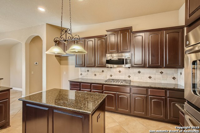Image 9 of 26 For 18527 Canoe Brook