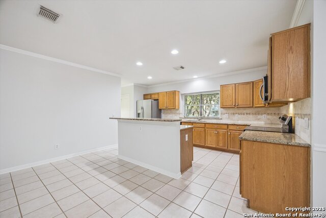 Listing photo id 10 for 2443 Cove Hill
