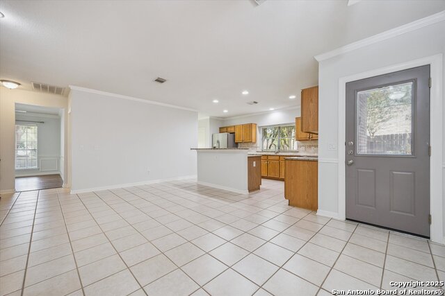 Listing photo id 11 for 2443 Cove Hill
