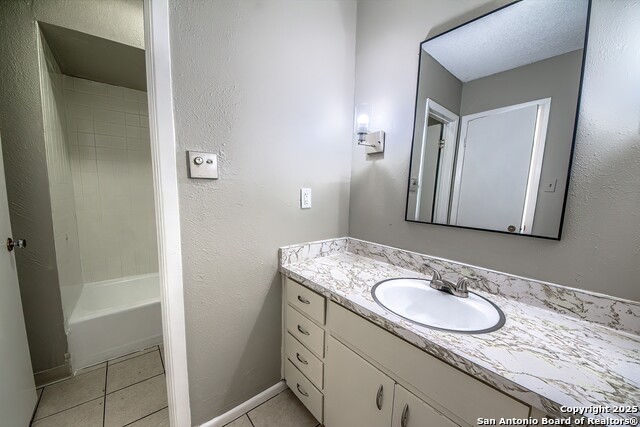 Image 19 of 28 For 8715 Starcrest 48