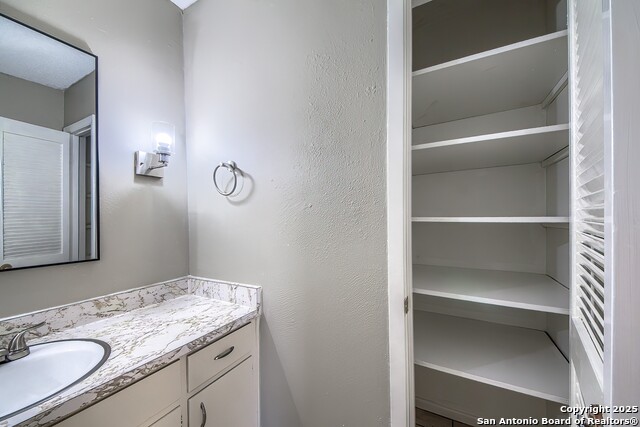 Image 20 of 28 For 8715 Starcrest 48