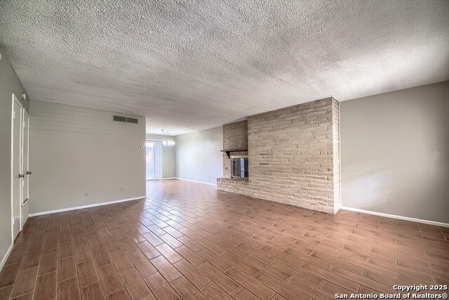 Image 4 of 28 For 8715 Starcrest 48