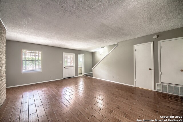 Image 5 of 28 For 8715 Starcrest 48