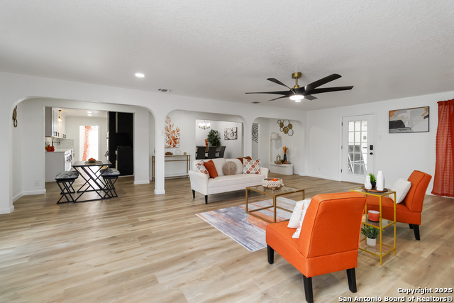 Image 3 of 46 For 2902 Belvoir Dr