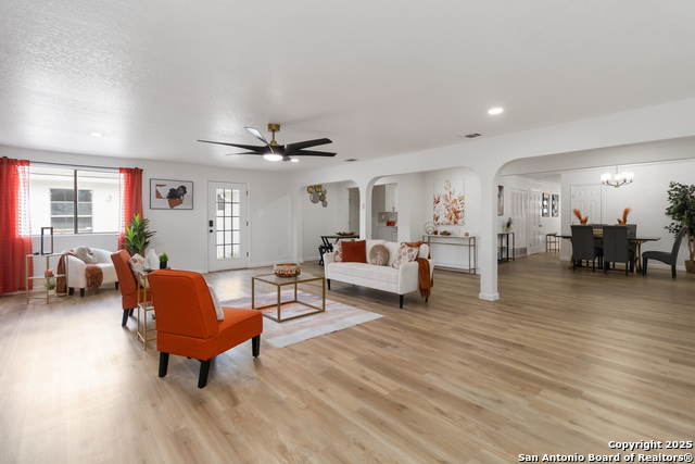 Image 4 of 46 For 2902 Belvoir Dr