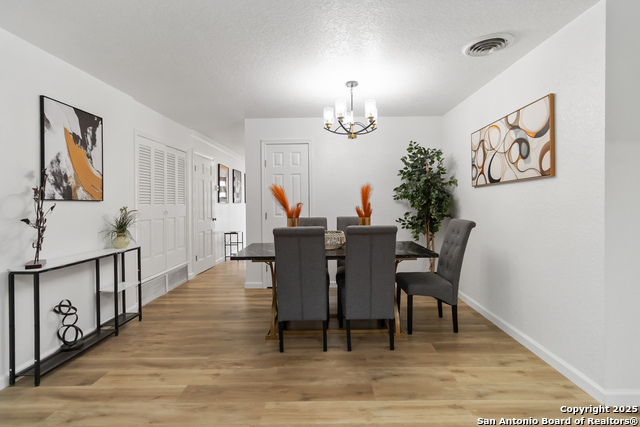 Image 5 of 46 For 2902 Belvoir Dr