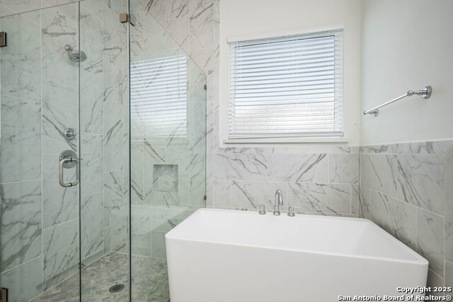 Image 18 of 35 For 139 Newcourt Pl