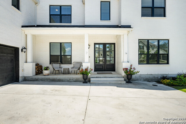 Image 2 of 35 For 139 Newcourt Pl