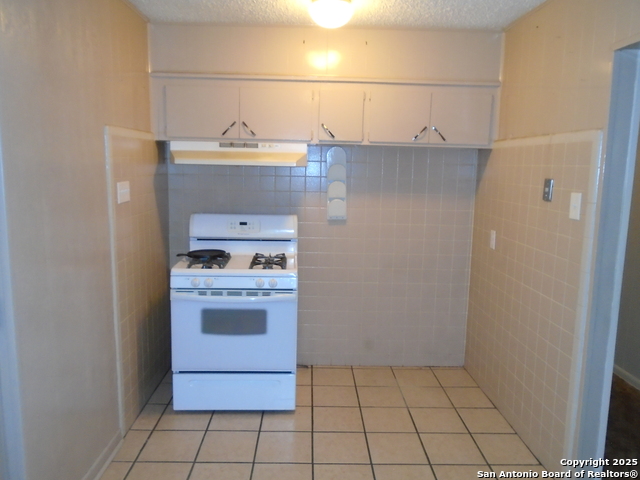 Listing photo id 10 for 739 Theo
