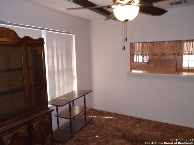 Listing photo id 14 for 739 Theo