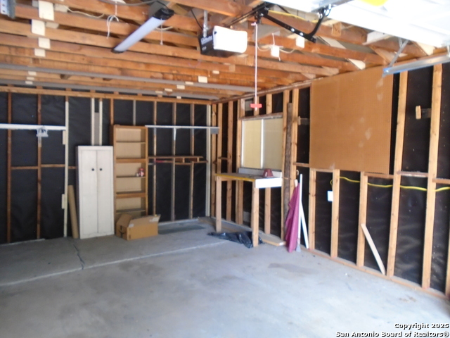 Listing photo id 19 for 739 Theo