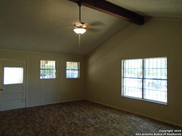 Listing photo id 25 for 739 Theo