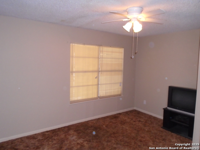 Listing photo id 30 for 739 Theo