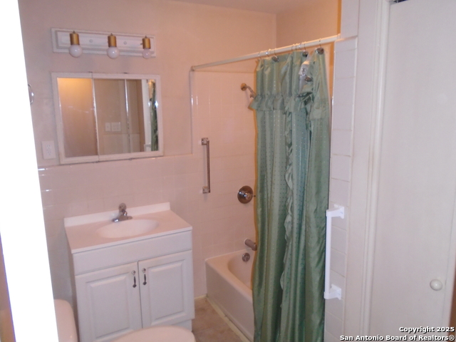 Listing photo id 32 for 739 Theo