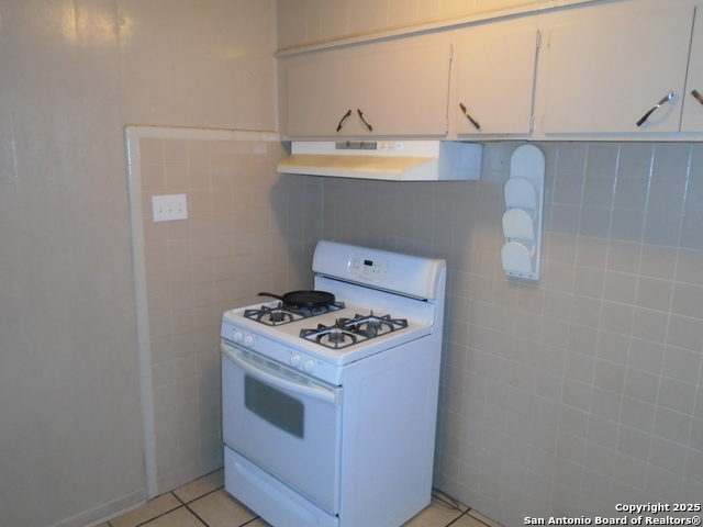 Listing photo id 7 for 739 Theo