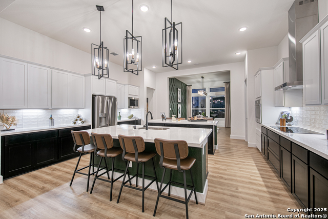 Image 17 of 37 For 520 Caliban  