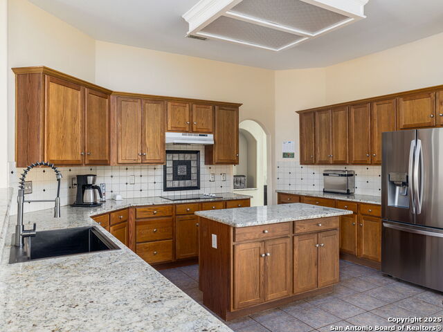 Listing photo id 2 for 26906 Spiral