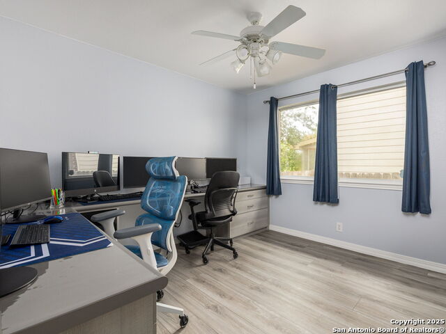 Listing photo id 7 for 26906 Spiral