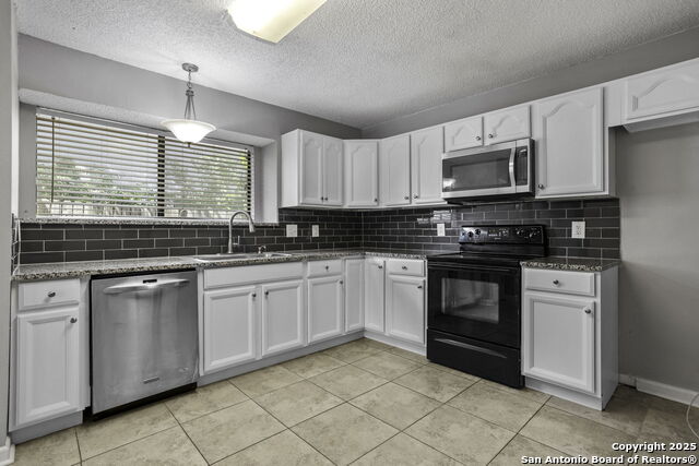 Listing photo id 8 for 7327 Lazy Trl