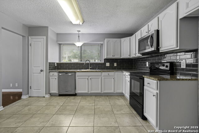 Listing photo id 9 for 7327 Lazy Trl