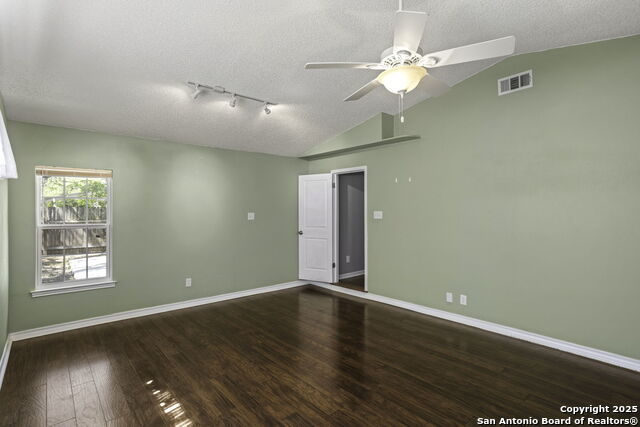 Listing photo id 13 for 7327 Lazy Trl