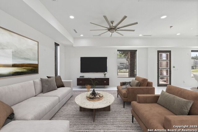 Image 10 of 43 For 727 Park Ave E