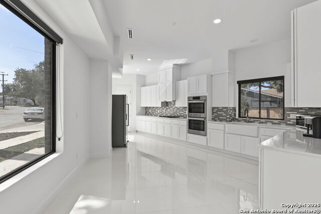 Image 12 of 43 For 727 Park Ave E