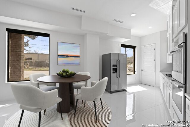 Image 14 of 43 For 727 Park Ave E