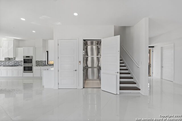 Image 17 of 43 For 727 Park Ave E
