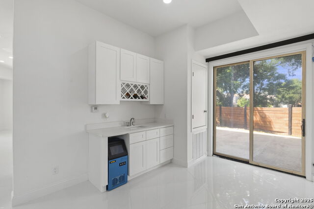 Image 18 of 43 For 727 Park Ave E