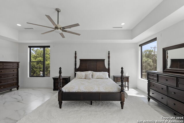 Image 20 of 43 For 727 Park Ave E