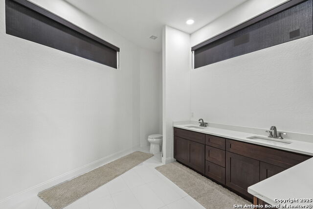 Image 22 of 43 For 727 Park Ave E