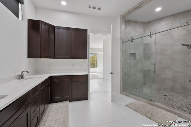 Image 24 of 43 For 727 Park Ave E