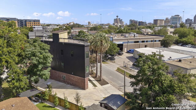 Image 3 of 43 For 727 Park Ave E