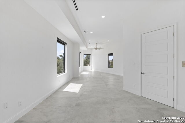 Image 34 of 43 For 727 Park Ave E