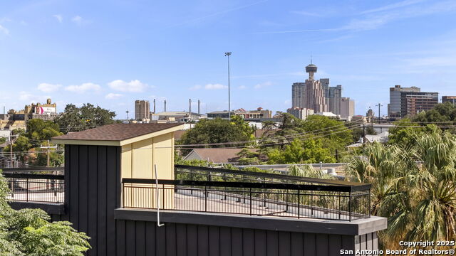 Image 41 of 43 For 727 Park Ave E
