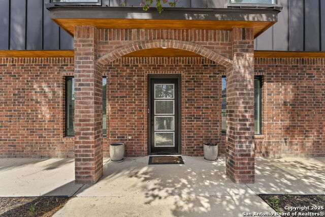 Image 6 of 43 For 727 Park Ave E
