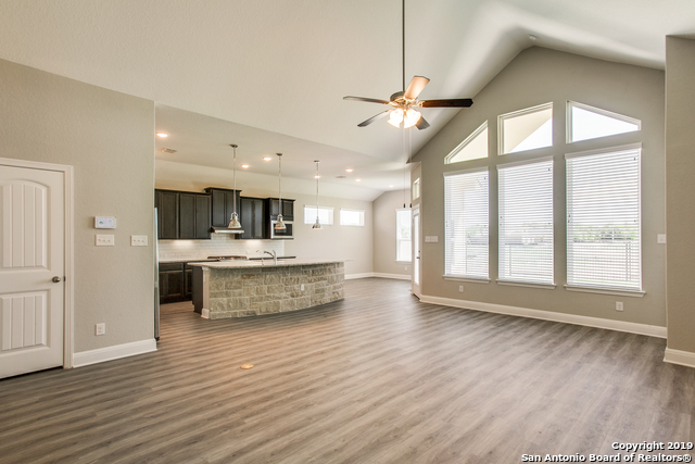 Listing photo id 8 for 114 Telford Way