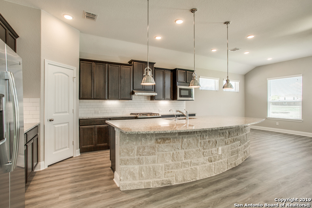 Listing photo id 11 for 114 Telford Way
