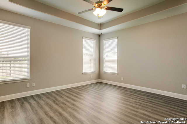 Listing photo id 13 for 114 Telford Way